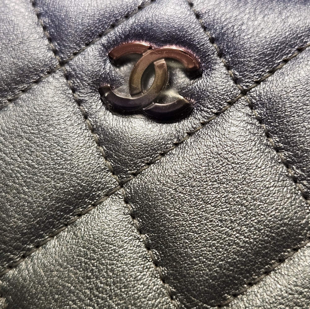 SOLD 🦄 💎Chanel Iridesent long zip wallet - Picture 2 of 13
